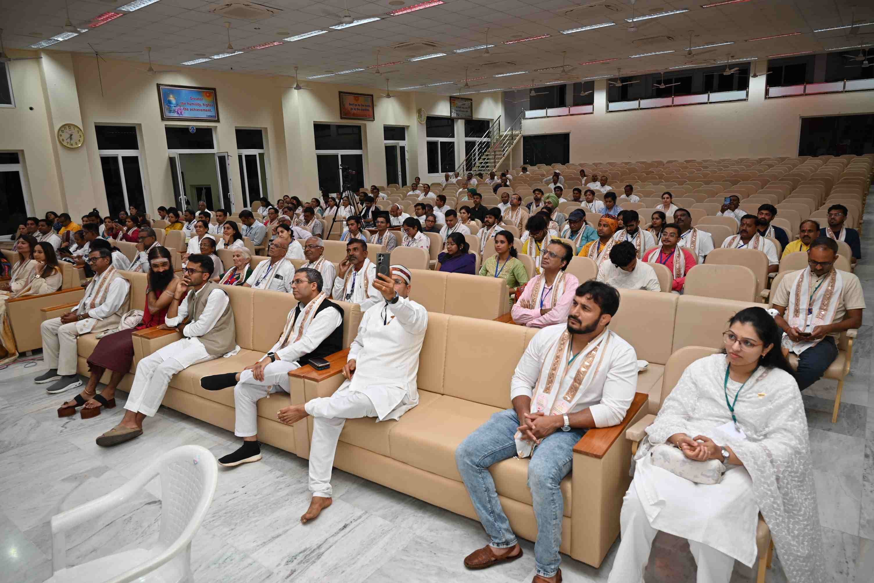 रिट्रीट में मौजूद प्रतिभागी। रिट्रीट में मौजूद प्रतिभागी।