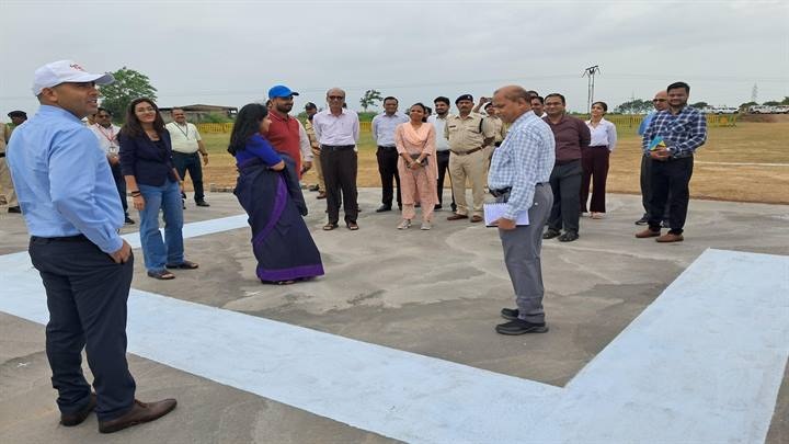 खरगोनः कलेक्टर और एसपी ने किया मुख्यमंत्री के कार्यक्रम स्थल का दौरा खरगोनः कलेक्टर और एसपी ने किया मुख्यमंत्री के कार्यक्रम स्थल का दौरा