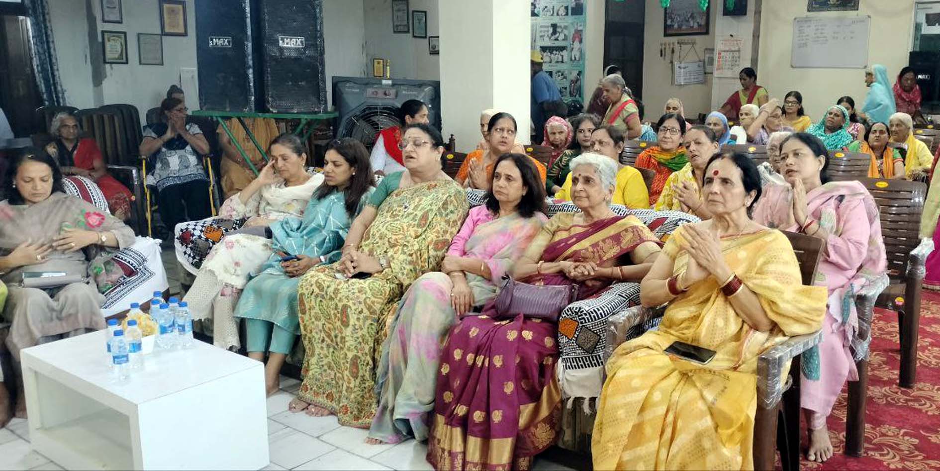 मोक्ष वृद्धाश्रम में श्रीरामकथा में मौजूद अतिथिगण, पदाधिकारी व बुजुर्ग। मोक्ष वृद्धाश्रम में श्रीरामकथा में मौजूद अतिथिगण, पदाधिकारी व बुजुर्ग।
