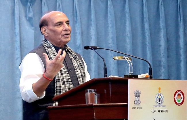 रक्षा मंत्री नागरिक सेवा दिवस समारोह को संबोधित करते हुए
