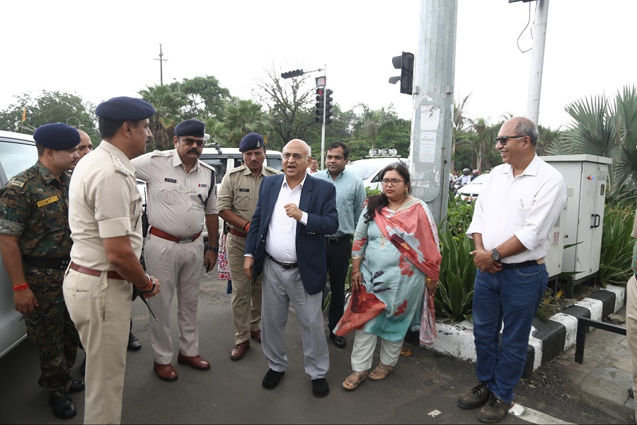 पूर्व न्यायाधीश न्यायमूर्ति अभय मनोहर सप्रे ने किया ब्लैक स्पॉट्स का निरीक्षण पूर्व न्यायाधीश न्यायमूर्ति अभय मनोहर सप्रे ने किया ब्लैक स्पॉट्स का निरीक्षण