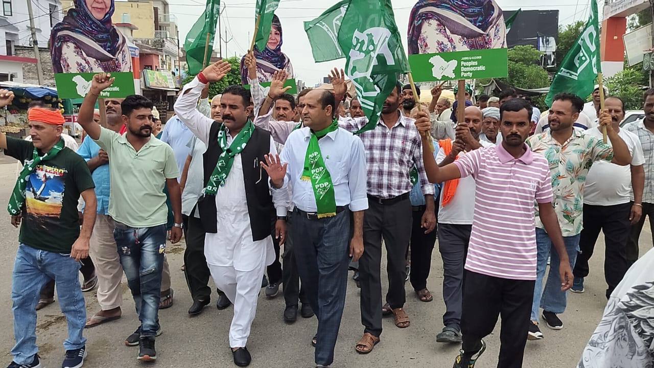 जेकेपीडीपी नेता नरिंदर शर्मा ने आरएस पुरा में पार्टी के स्थापना दिवस समारोह का नेतृत्व किया जेकेपीडीपी नेता नरिंदर शर्मा ने आरएस पुरा में पार्टी के स्थापना दिवस समारोह का नेतृत्व किया