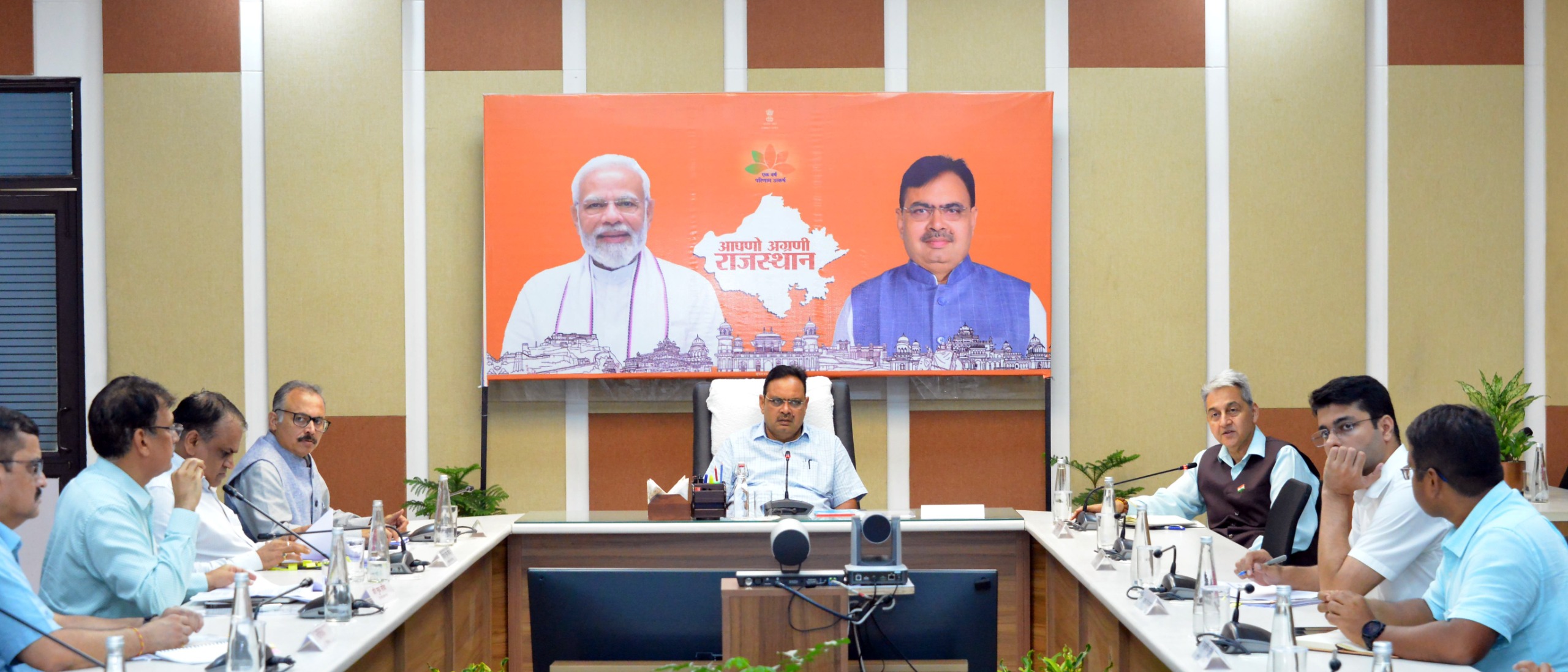 यातायात व्यवस्था को लेकर बैठक लेते हुए मुख्यमंत्री भजनलाल शर्मा।