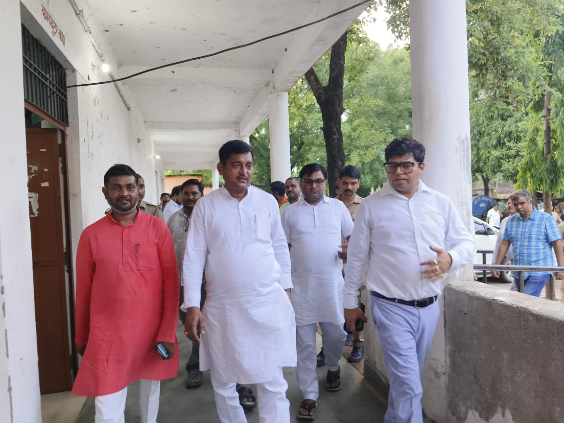 यमुना और बेतवा की उफान से हमीरपुर शहर में कई मुहल्ले जलमग्न