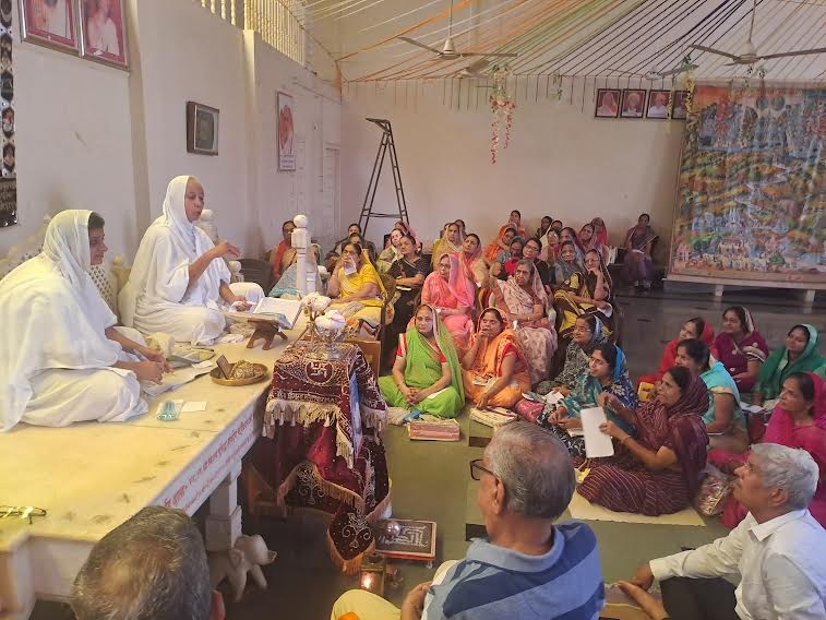धर्मस्थान पर हमारी वेशभुषा मयार्दा के अनुरूप हो- साध्वी श्री शीलरेखाजी धर्मस्थान पर हमारी वेशभुषा मयार्दा के अनुरूप हो- साध्वी श्री शीलरेखाजी