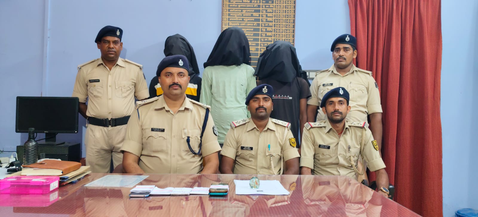 गिरफ्तार अपराधी गिरफ्तार अपराधी