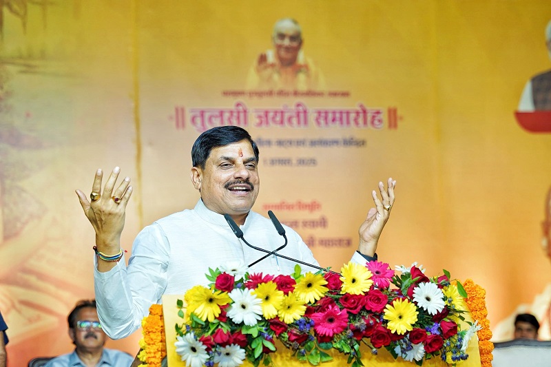 तुलसी जयंती एवं अलंकरण समारोह को संबोधित करते हुए मुख्यमंत्री तुलसी जयंती एवं अलंकरण समारोह को संबोधित करते हुए मुख्यमंत्री