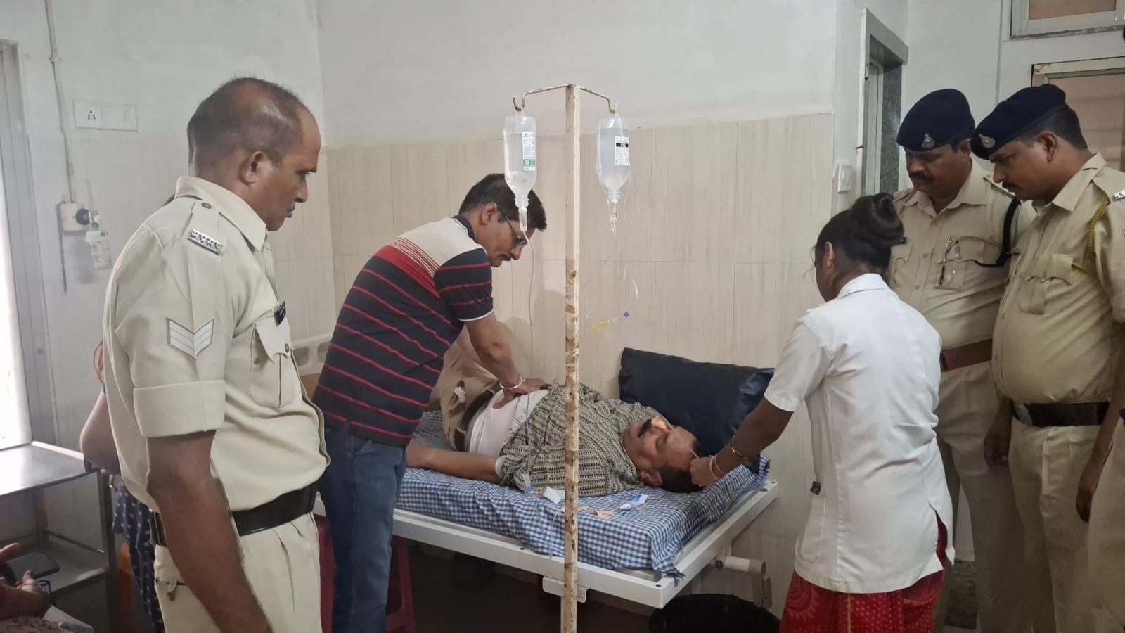 रतलाम: बटालियन के अधिकारी की डिप्रेशन की अधिक गोली खाने से तबीयत बिगडी रतलाम: बटालियन के अधिकारी की डिप्रेशन की अधिक गोली खाने से तबीयत बिगडी