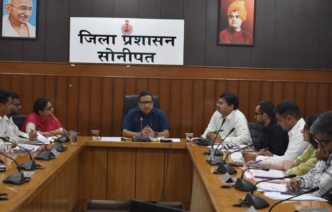 सोनीपत: नए कलेक्टर रेट बारे में बैठक की अध्यक्षता करते हुए उपायुक्त सोनीपत: नए कलेक्टर रेट बारे में बैठक की अध्यक्षता करते हुए उपायुक्त