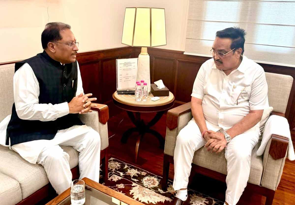 छत्तीसगढ़ के मुख्यमंत्री साय केंद्रीय जलशक्ति मंत्री पाटिल से चर्चा करते छत्तीसगढ़ के मुख्यमंत्री साय केंद्रीय जलशक्ति मंत्री पाटिल से चर्चा करते