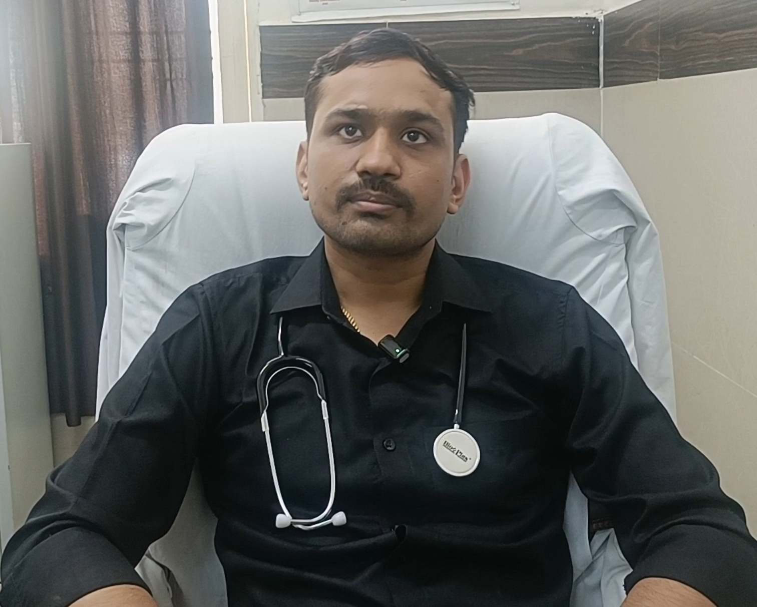 जानकारी देते हुए डा. योगेश कुमार। जानकारी देते हुए डा. योगेश कुमार।