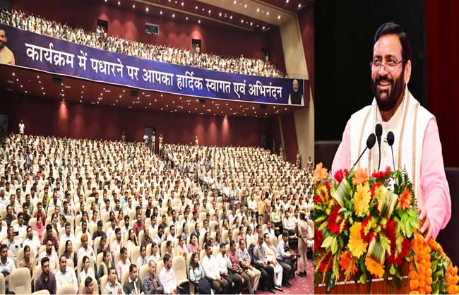 हरियाणा के मुख्यमंत्री नायब सैनी ग्रुप डी के चयनित युवाओं काे संबाेधित करते हुए हरियाणा के मुख्यमंत्री नायब सैनी ग्रुप डी के चयनित युवाओं काे संबाेधित करते हुए