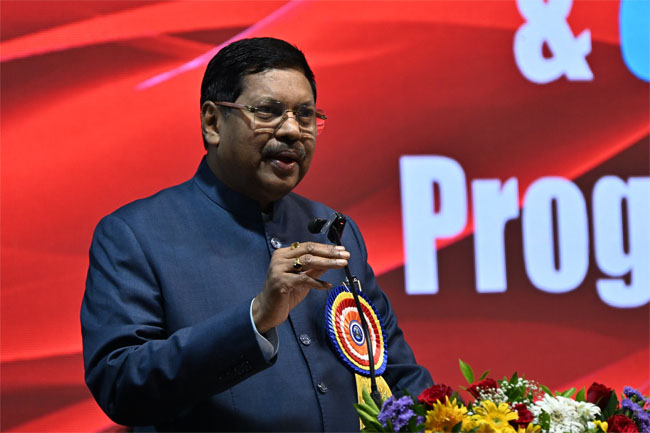 फोटो: नागपुर में डॉ. आंबेडकर महाविद्यालय के हीरक महोत्सव समारोह को संबोधित करते हुए मुख्य न्यायाधीश भूषण गवई फोटो: नागपुर में डॉ. आंबेडकर महाविद्यालय के हीरक महोत्सव समारोह को संबोधित करते हुए मुख्य न्यायाधीश भूषण गवई