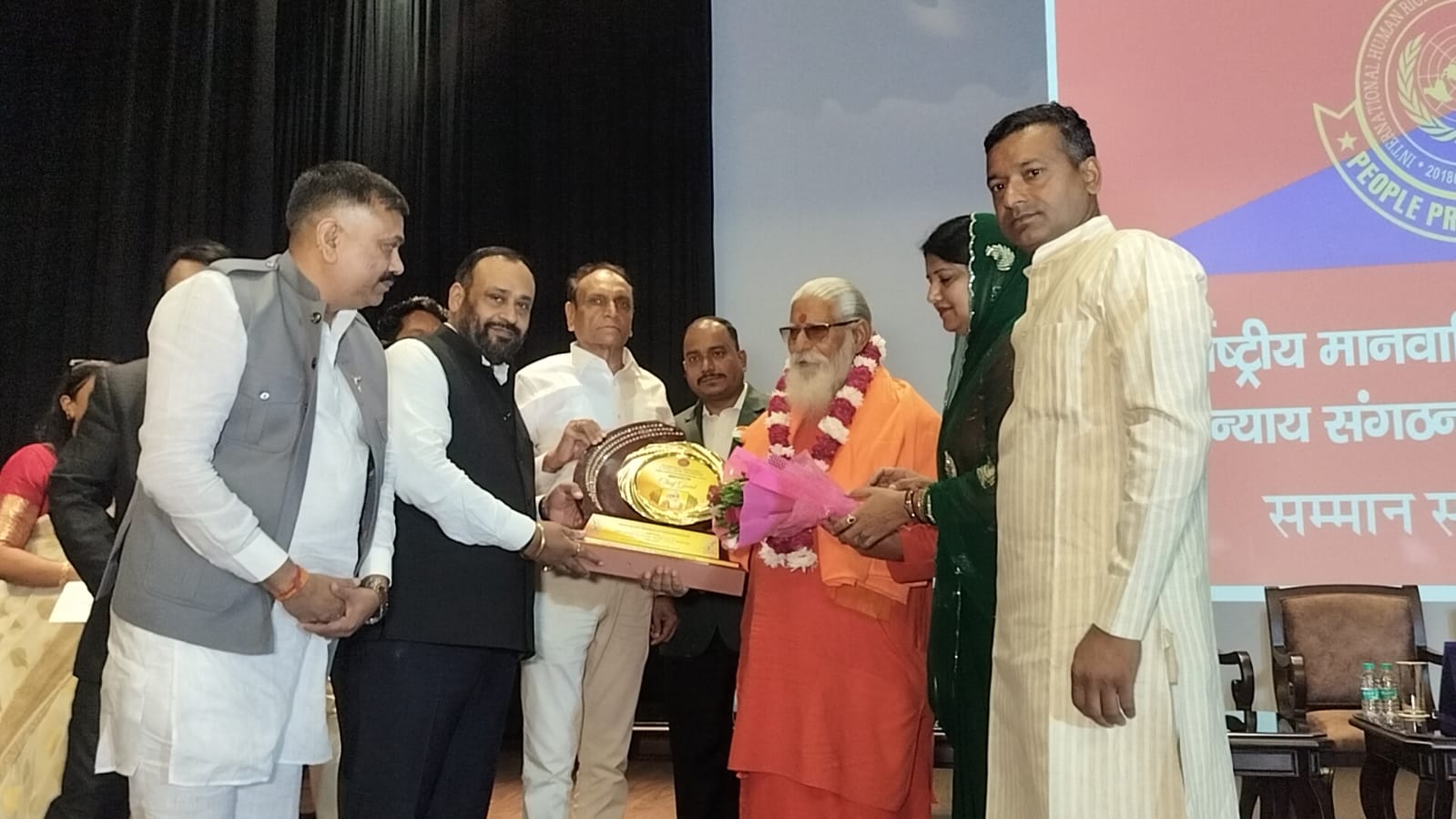 अंतरराष्ट्रीय मानवाधिकार संगठन के अधिवेशन में जुटे कई प्रतिनिधि