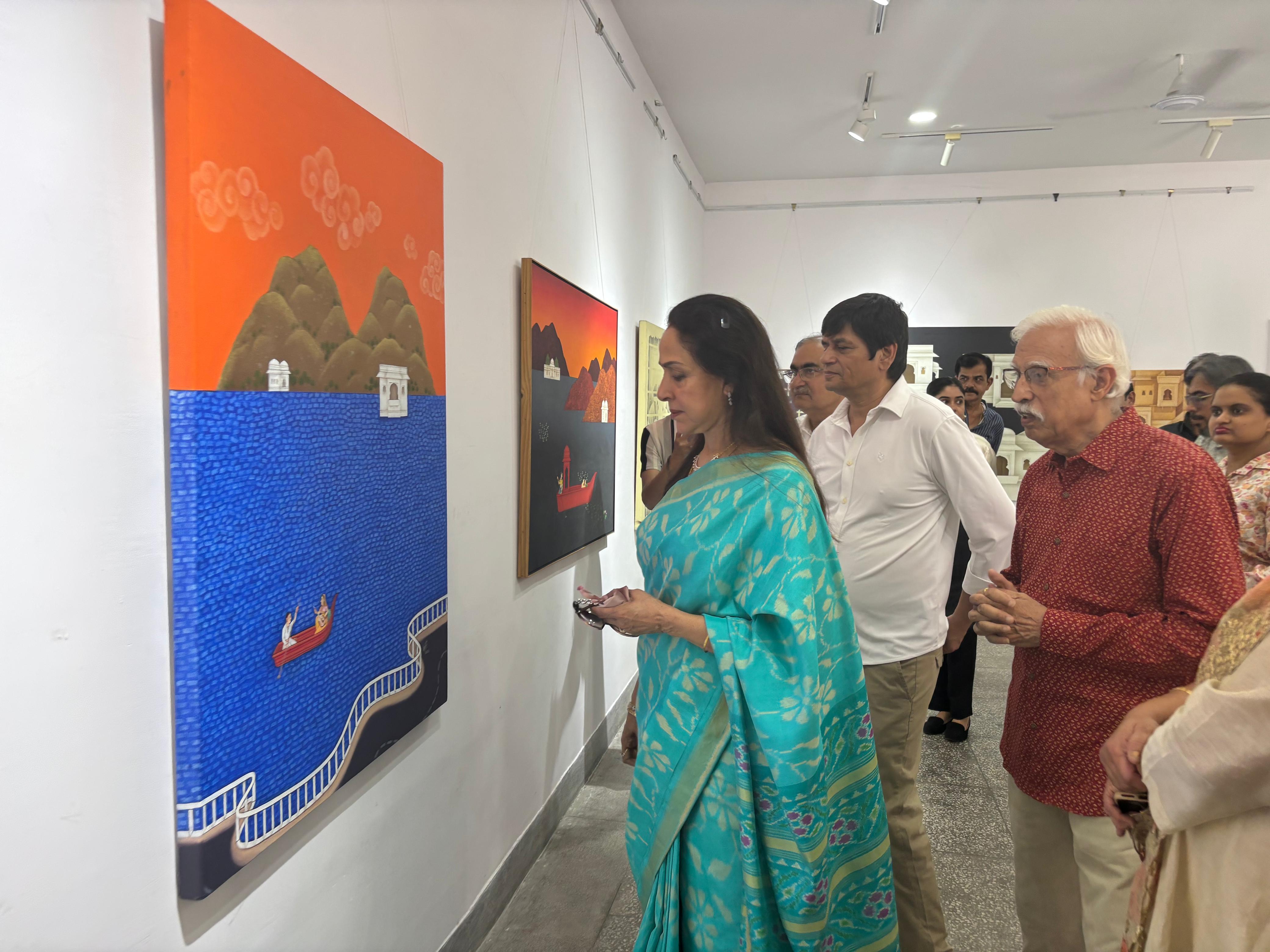 हेमा मालिनी आईं उदयपुर, टखमण-28 आर्ट सेंटर का किया अवलोकन, -कहा – हर शहर में हों ऐसी संस्थाएं