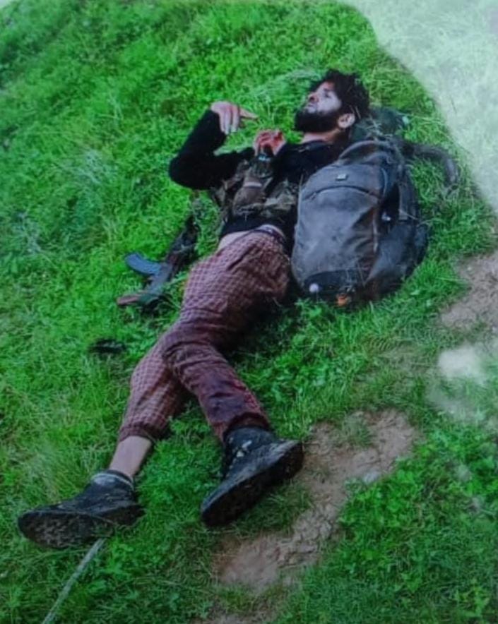 कुलगाम के अखल के जंगलों में आतंकियों के साथ मुठभेड में मारा गया एक आतंकवादी कुलगाम के अखल के जंगलों में आतंकियों के साथ मुठभेड में मारा गया एक आतंकवादी