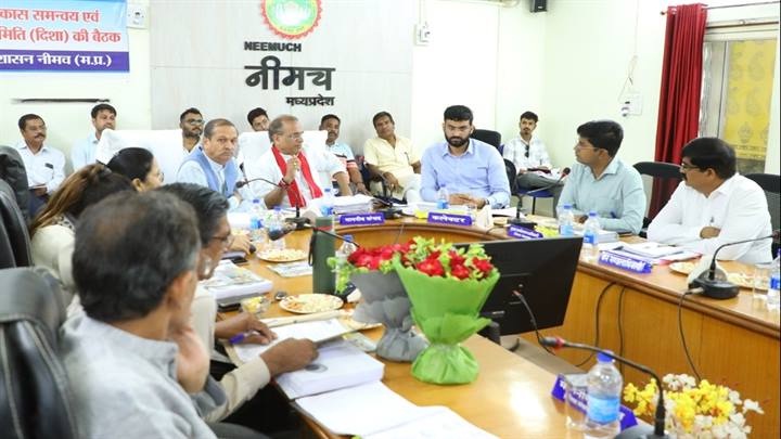 सांसद गुप्ता की अध्यक्षता में दिशा कमेटी की बैठक सांसद गुप्ता की अध्यक्षता में दिशा कमेटी की बैठक
