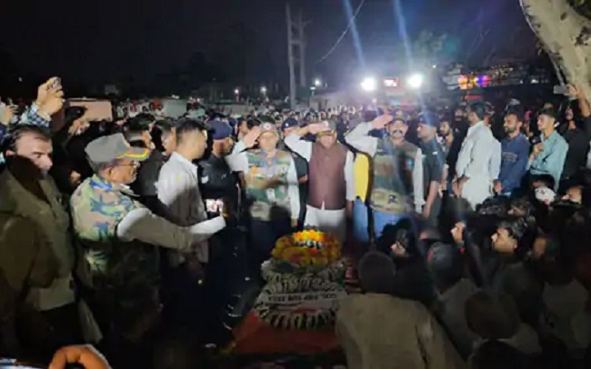 राजकीय सम्मान के साथ दी गई अंतिम विदाई