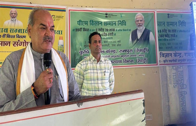 कार्यक्रम में किसानों को संबोधित करते हुए रेवाड़ी विधायक लक्ष्मण सिंह यादव ।