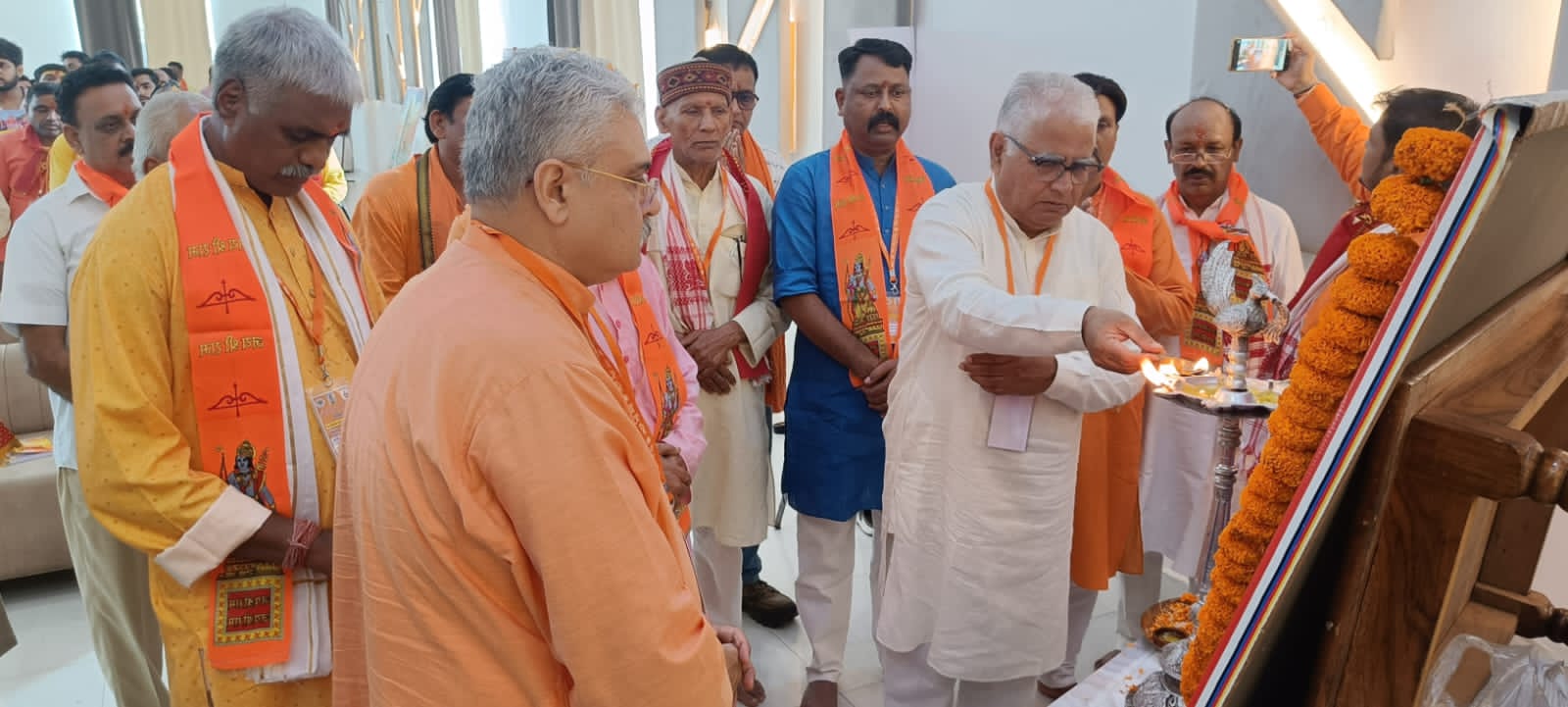 कार्यशाला का उद्घाटन करते अतिथि