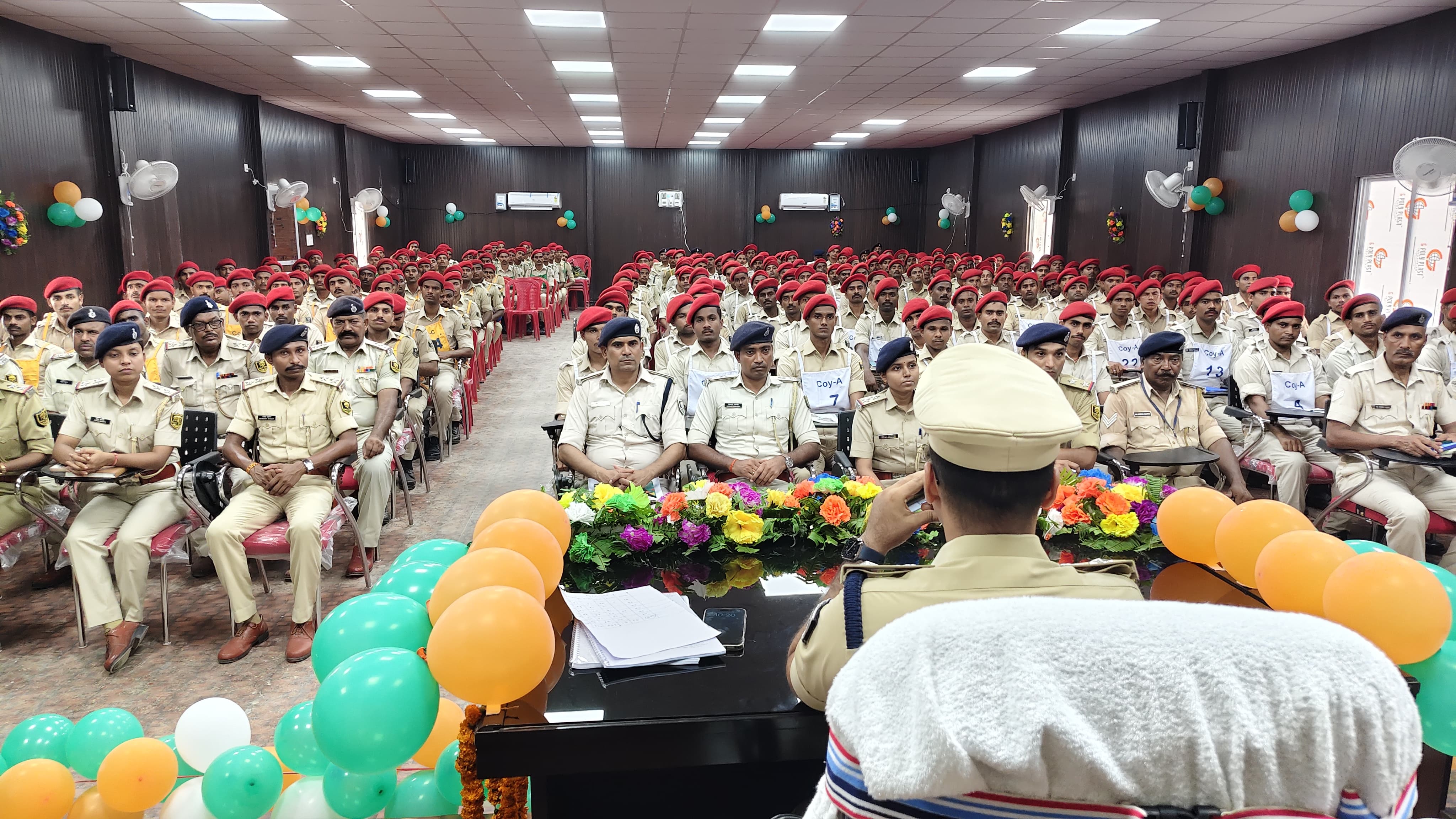 स्मार्ट क्लास में प्रशिक्षण लेते नवनियुक्त सिपाही स्मार्ट क्लास में प्रशिक्षण लेते नवनियुक्त सिपाही