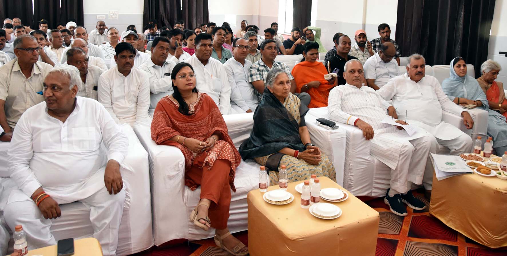 कार्यक्रम में उपस्थित कैबिनेट मंत्री रणबीर गंगवा, विधायक सावित्री जिंदल एवं विधायक रणधीर पनिहार। कार्यक्रम में उपस्थित कैबिनेट मंत्री रणबीर गंगवा, विधायक सावित्री जिंदल एवं विधायक रणधीर पनिहार।