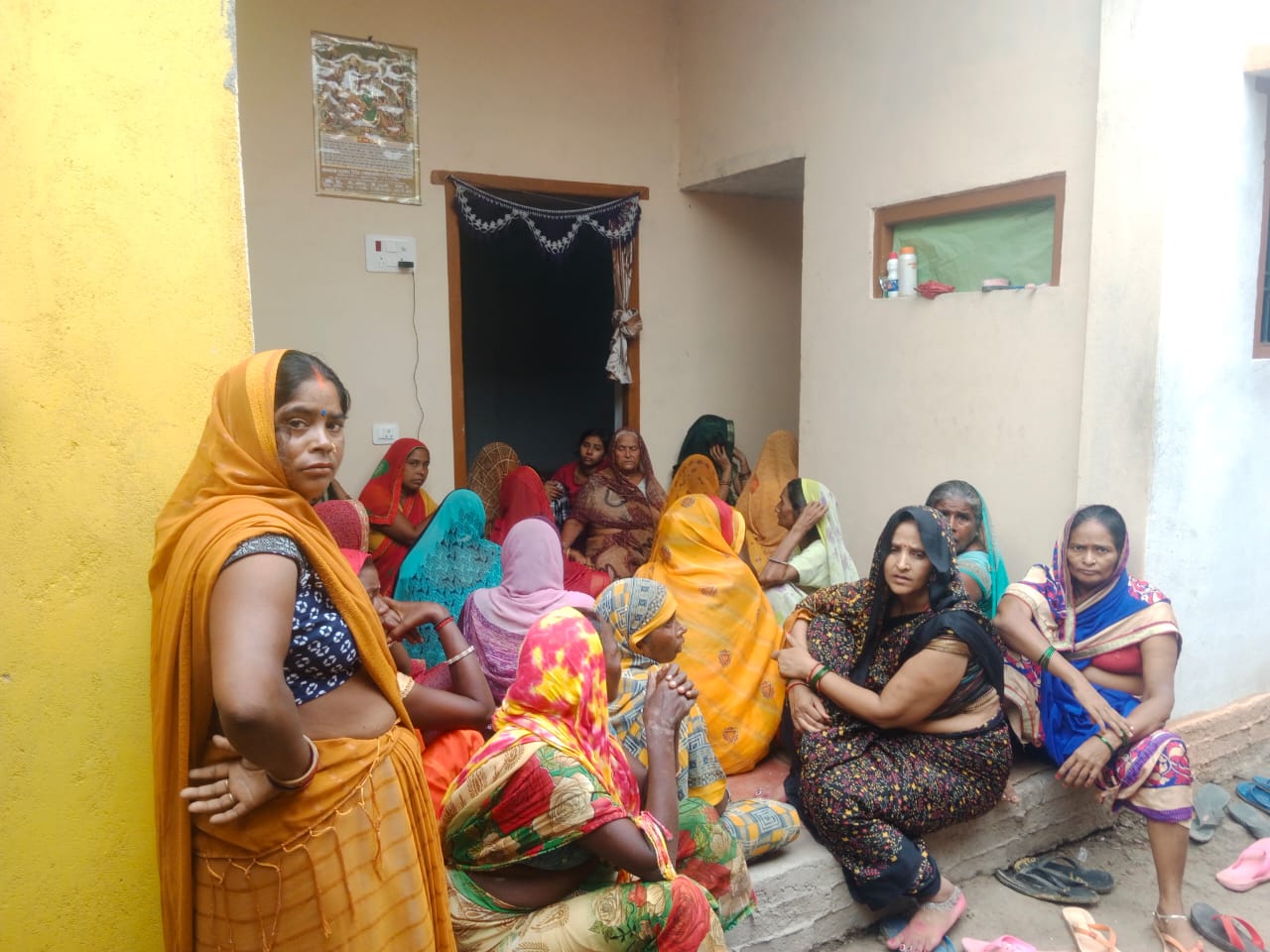 मृतक का परिवार शोक मे