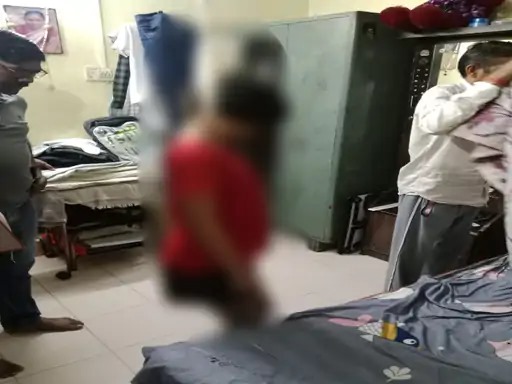 फांसी पर झूलती अदिति