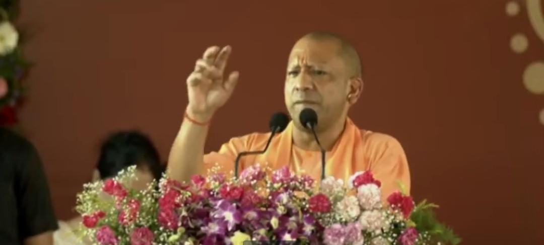 जनसभा को सम्बोधित करते मुख्यमंत्री योगी आदित्यनाथ जनसभा को सम्बोधित करते मुख्यमंत्री योगी आदित्यनाथ
