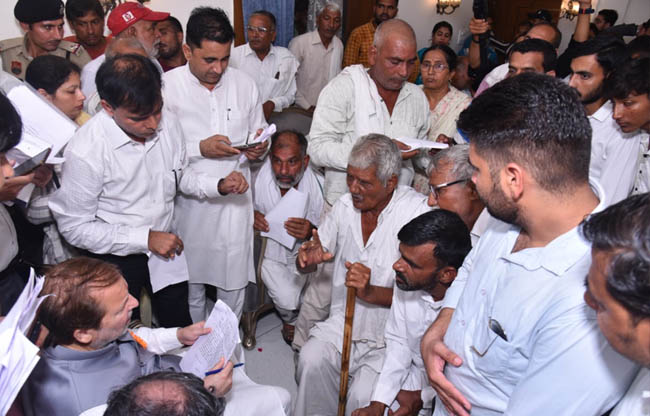 सोनीपत:  गोहाना जनसंवाद में लोगों की सुनवाई करते हुए मंत्री डा. अरविंद शर्मा
