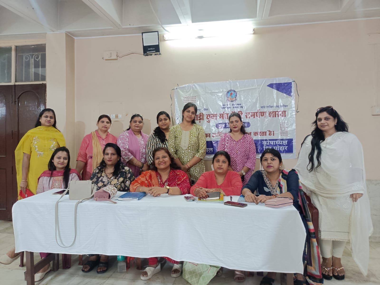 समर्पण शाखा की बैठक में मौजूद सदस्य समर्पण शाखा की बैठक में मौजूद सदस्य