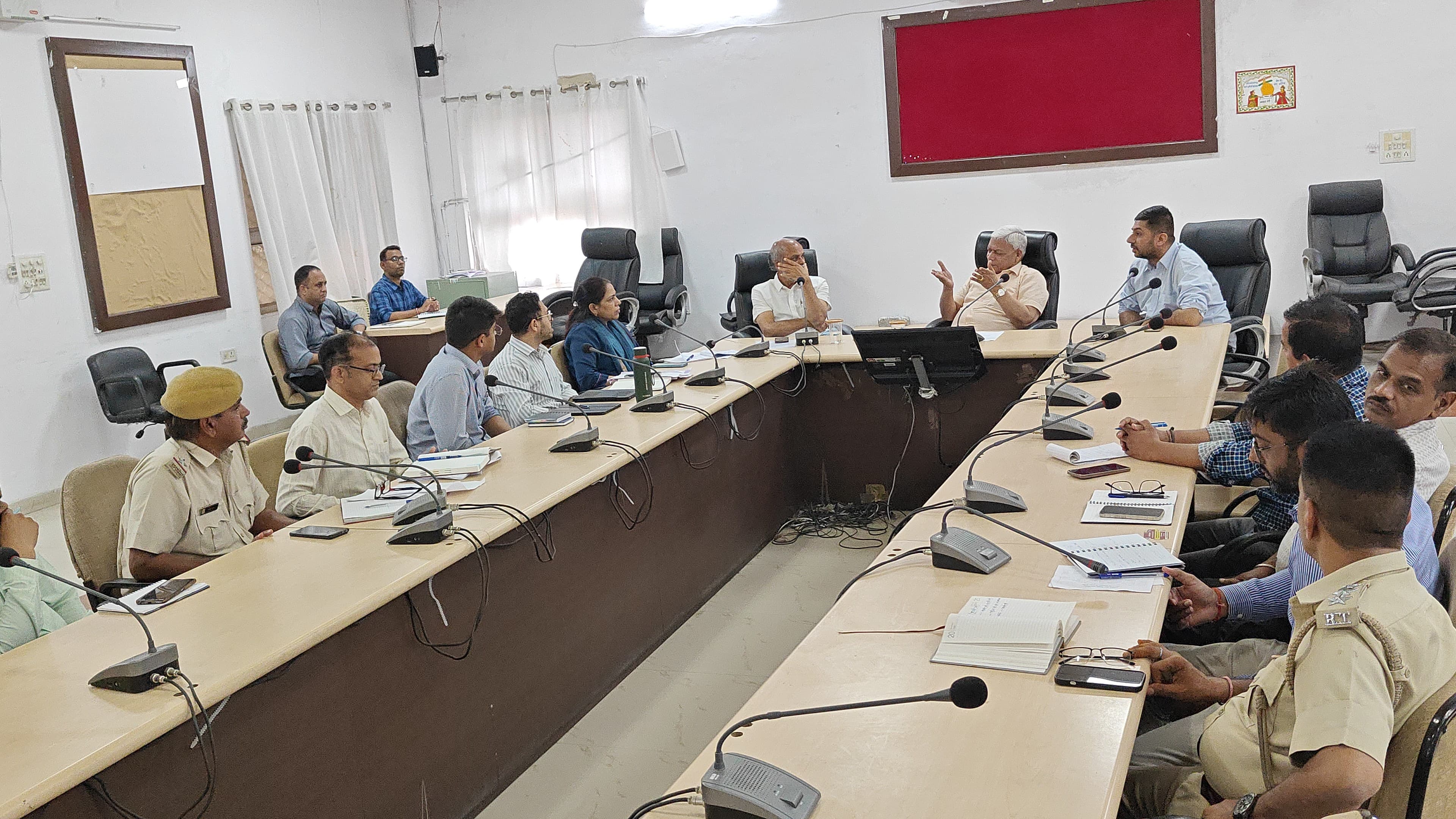 भीलवाड़ा में सांसद सड़क सुरक्षा समिति की बैठक सम्पन्न, एलीवेटेड रोड निर्माण को मिली सर्वोच्च प्राथमिकता