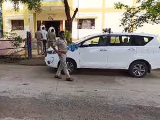 महिला की गला रेतकर हत्या