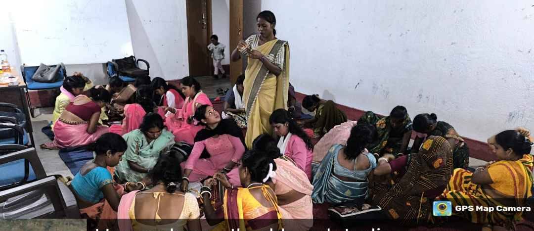 सखी मंडल द्वारा बनाई गई राखी