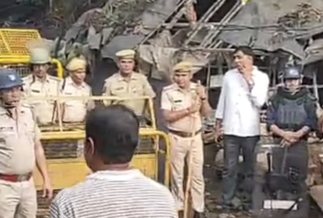 अजमेर के तारागढ़ क्षेत्र में वन भूमि पर व्यापक अतिक्रमण हटाने की कार्रवाई शुरू अजमेर के तारागढ़ क्षेत्र में वन भूमि पर व्यापक अतिक्रमण हटाने की कार्रवाई शुरू
