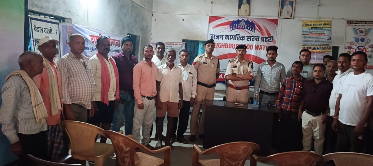 जांजगीर-चाम्पा पुलिस ने घुमंतु मवेशियों को सड़कों से हटाने के लिए ग्रामों में बैठक ली