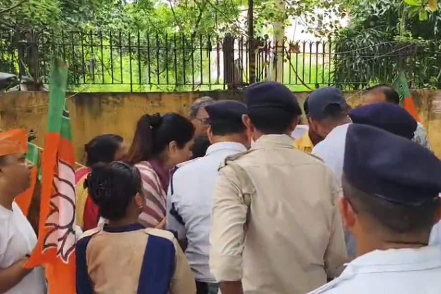 भाजपा कार्यकर्ताओं का प्रदर्शन भाजपा कार्यकर्ताओं का प्रदर्शन