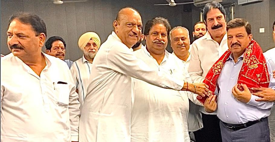 भल्ला ने राज्य के दर्जे के लिए व्यापारिक समुदाय को एकजुट किया