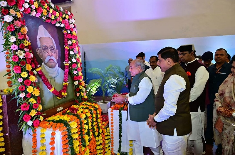 वि‍धानसभा में मप्र के प्रथम मुख्‍यमंत्री पं. रविशंकर शुक्‍ल की जयंती पर श्रद्धासुमन अर्पण