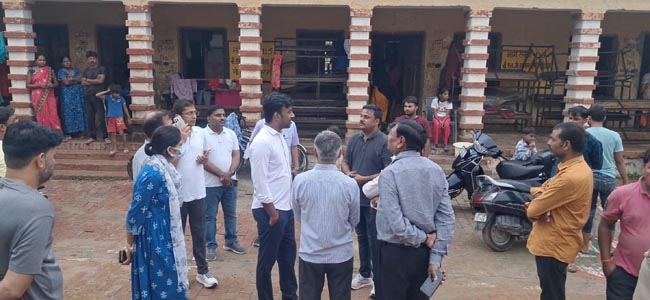 निरीक्षण करते नगर आयुक्त