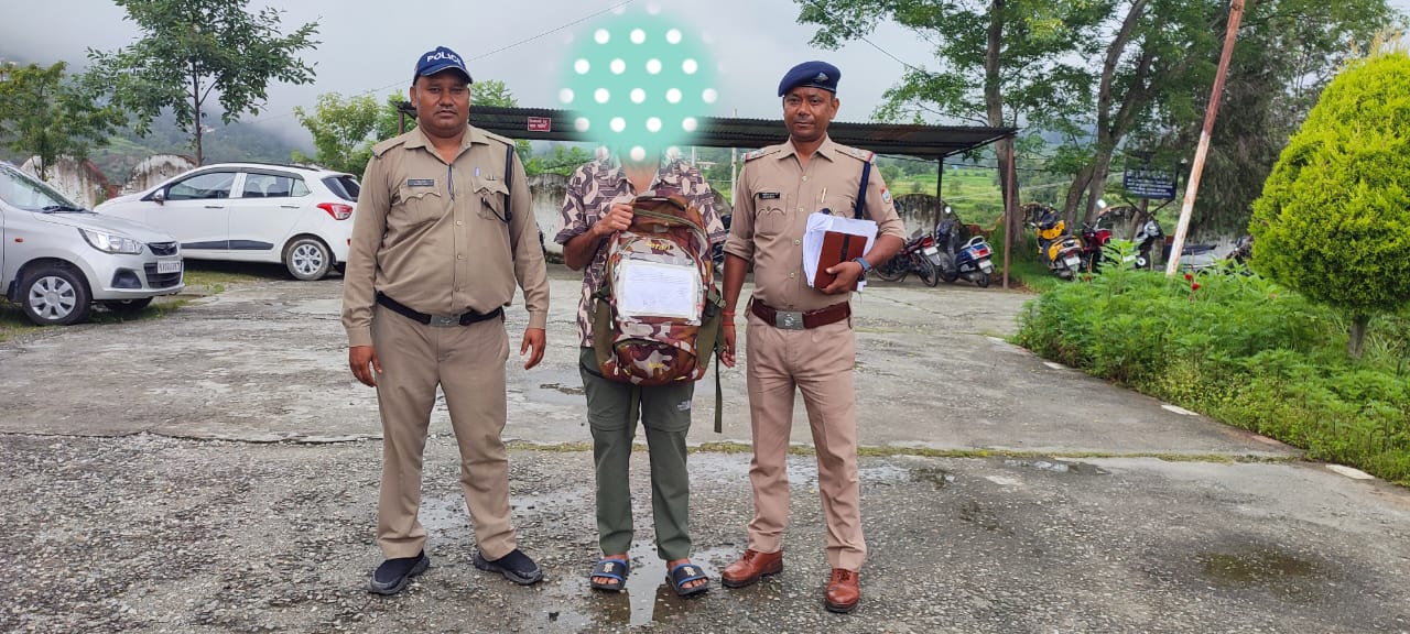 पुलिस द्वारा गिरफ्तार ड्रग तस्कर पुलिस द्वारा गिरफ्तार ड्रग तस्कर