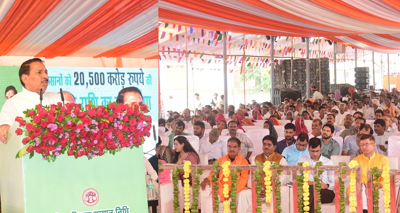 भोपाल के करोंद स्थित कृषि उपज मंडी में पीएम किसान दिवस पर आयोजित कार्यक्रम