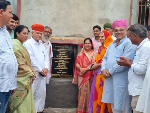 निर्माण का श्रेय लेने के लिए विधायक और पूर्व विधायक की बहस हुई। निर्माण का श्रेय लेने के लिए विधायक और पूर्व विधायक की बहस हुई।