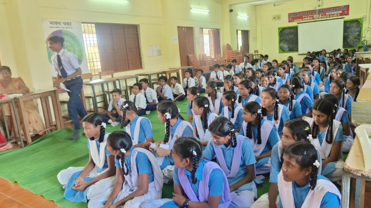 कार्यक्रम में उपस्थित विद्यार्थी।