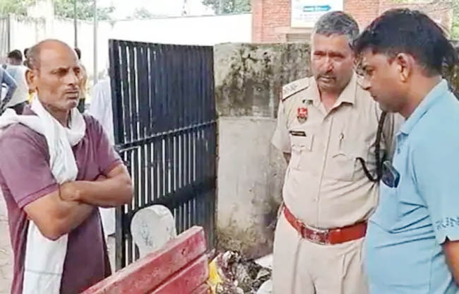 सोनीपत: शव सिविल अस्पताल में है उनके परिजन यहां पहुंचे हुए सोनीपत: शव सिविल अस्पताल में है उनके परिजन यहां पहुंचे हुए