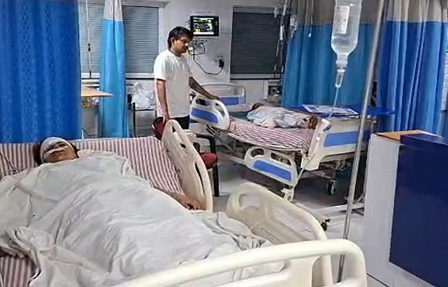 घायल अस्पताल मे उपचाराधीन घायल अस्पताल मे उपचाराधीन