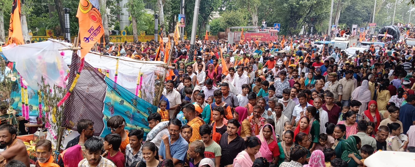 दिल्ली रोड पर कांवड़ियों का उमड़ा सैलाब। दिल्ली रोड पर कांवड़ियों का उमड़ा सैलाब।
