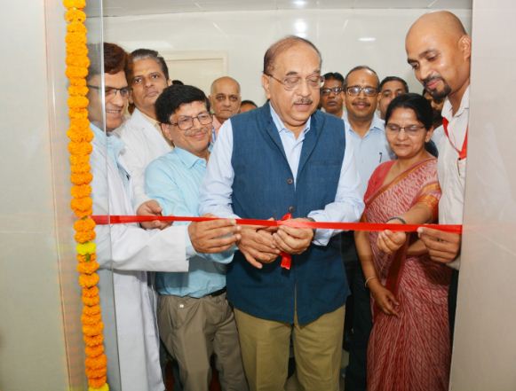 लैब का उदघाटन करते प्रो. आर.के.धीमान लैब का उदघाटन करते प्रो. आर.के.धीमान