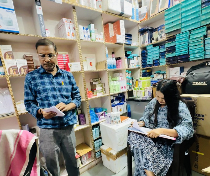 मेडीकल स्टोर्स का औचक निरीक्षण मेडीकल स्टोर्स का औचक निरीक्षण
