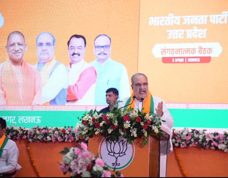 कार्यकर्ताओं को संबोधित करते भूपेन्द्र चौधरी कार्यकर्ताओं को संबोधित करते भूपेन्द्र चौधरी